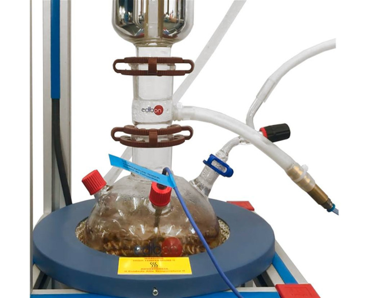 COMPUTER CONTROLLED BATCH DISTILLATION UNIT - UDDC