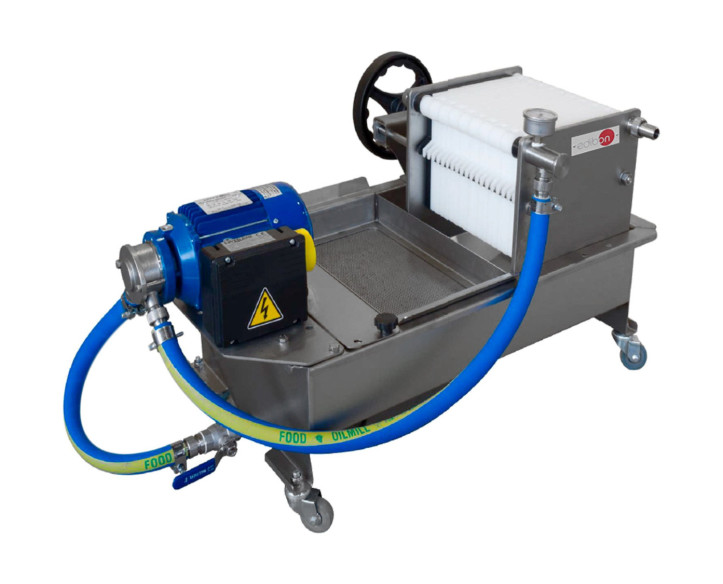 RECOLECTOR DE ACEITE CON FILTRO DE PLACAS, CONTROLADA DESDE COMPUTADOR (PC) Y PANTALLA TÁCTIL - OCPF/CTS