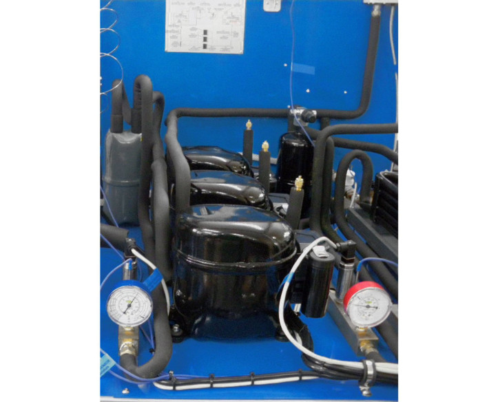 COMPUTER CONTROLLED REFRIGERATION CONTROL UNIT WITH SEVERAL COMPRESSORS - THALAC/1