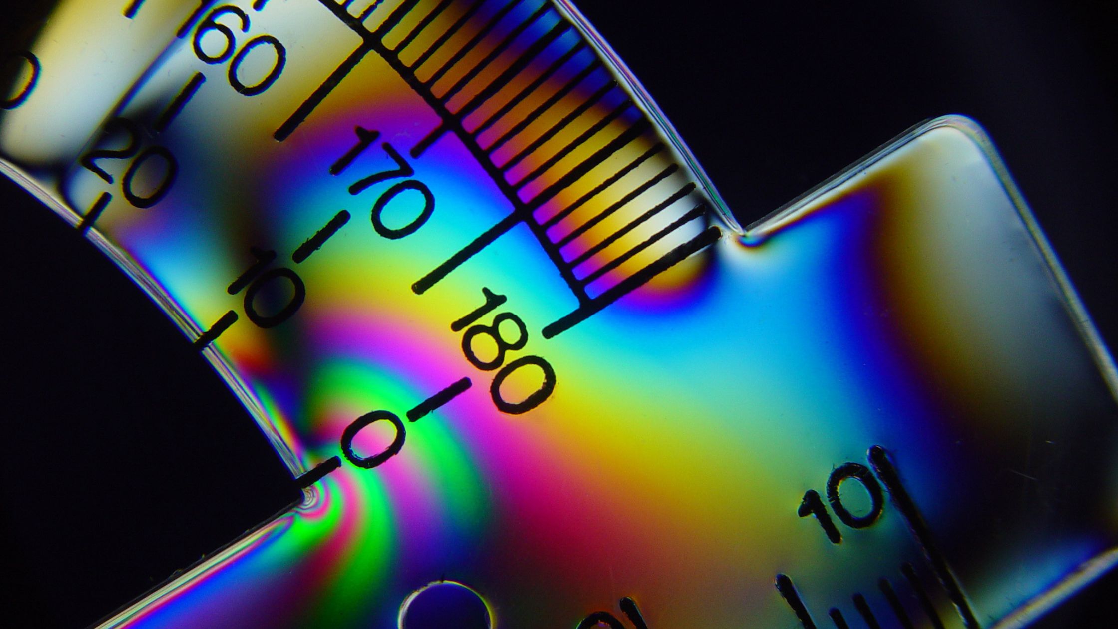 Explorando la Deformación: Descubriendo el fascinante mundo de la Fotoelasticidad en Ingeniería