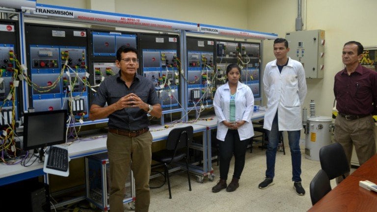 Laboratory with the latest technology for future electrical engineers in Manabí